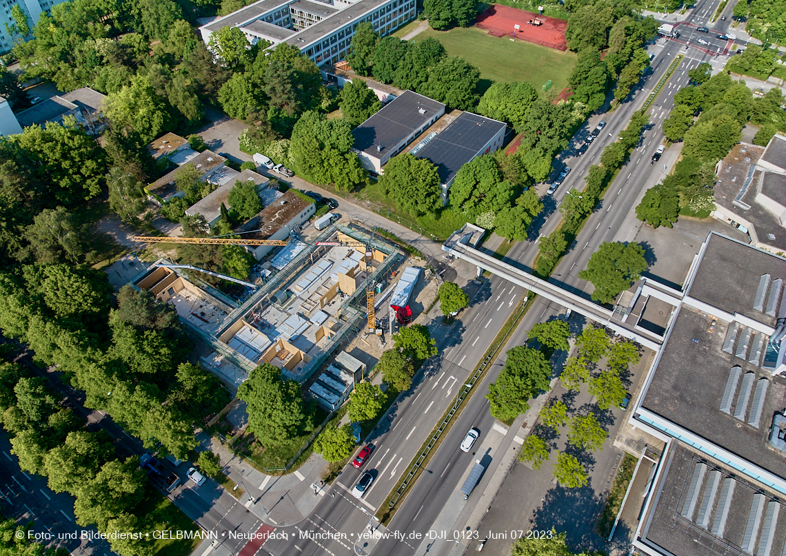 07.06.2023 - aktuelle Fotos von der »<strong><i>Baustelle zum Hort für Kinder</i></strong>« in Neuperlach in München